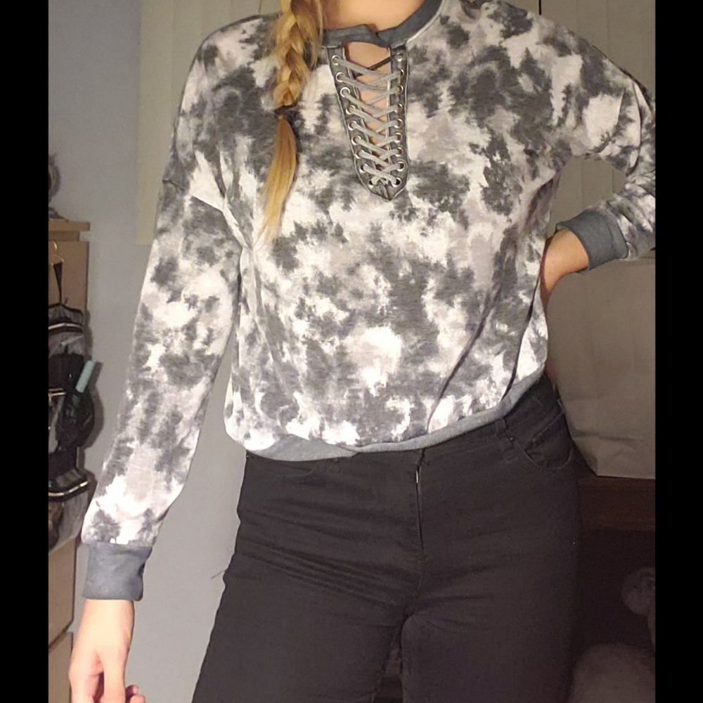 Cute and Comfy Grey crewneck!